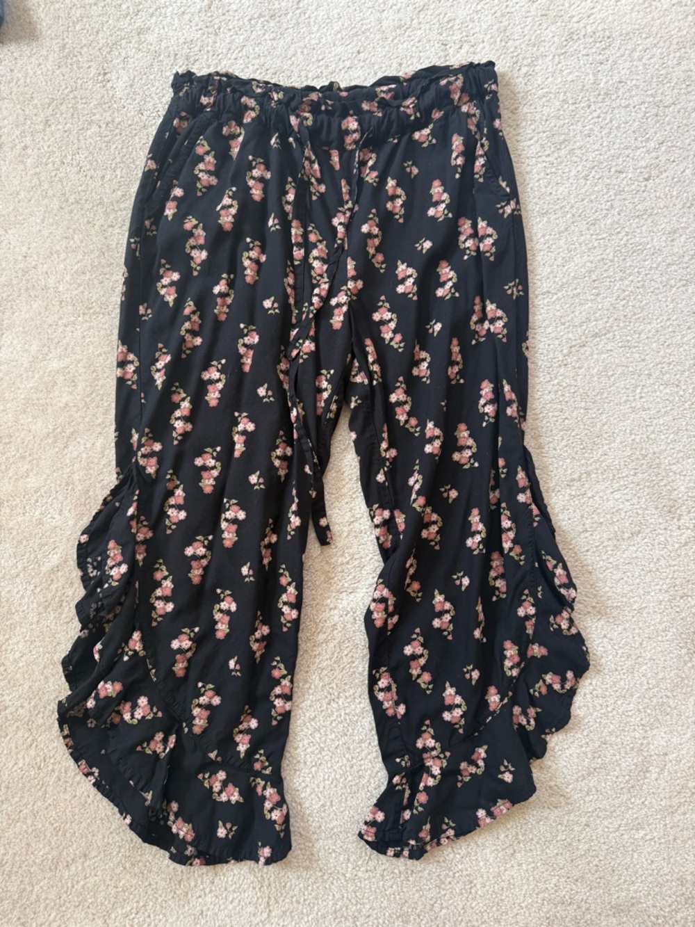 Melrose and Market Black Pants with Pink Floral Ruffles pockets Loose Fit Comfy